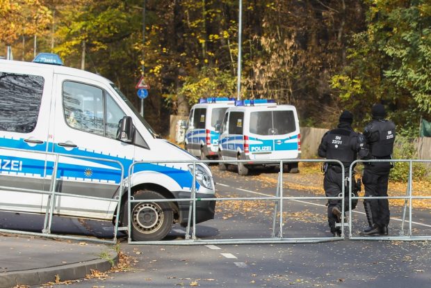 Sicher ist sicher. Große Polizeipräsenz in Leutzsch. Foto: Jan Kaefer