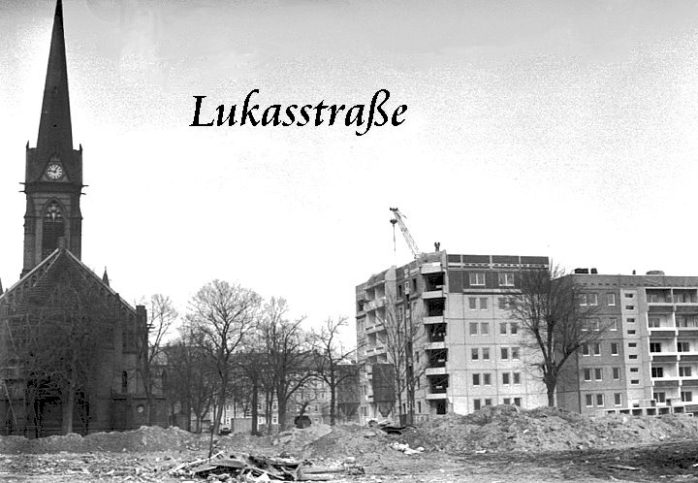 Die Lukaskirche im Jahr 1988. Ringsum wurde kurz vor der Wende ein Jahr darauf noch abgerissen. Foto: mit frdl. Genehmigung Bürgerverein Volkmarsdorf / Foto: Dieter Müller