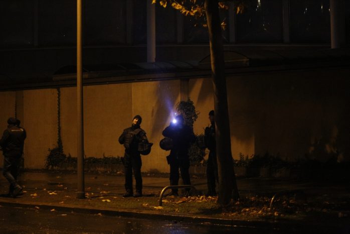 Polizisten bei einer Demo-Beobachtung in Leipzig. Foto: L-iZ