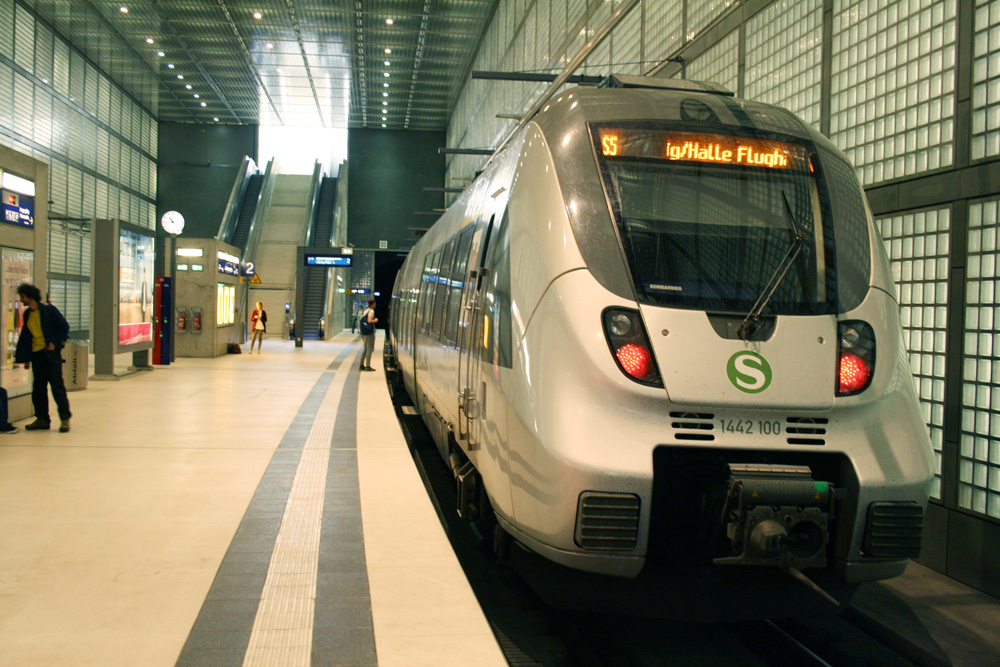 S-Bahn in der Leipziger Station Wilhelm-Leuschner-Platz. Foto: Ralf Julke