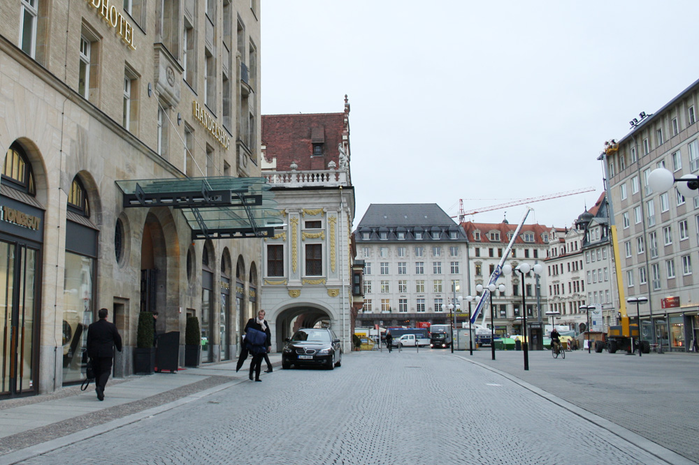 Mehr Grün: das zum Platz mutierte Salzgässchen. Foto: Ralf Julke