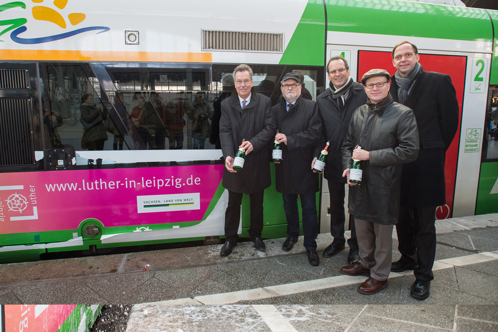 Botschafter für „Luther in Leipzig“ – Dietrich Hagemann, Hans-Christian Hagans, Volker Bremer, Oliver Mietzsch und Tobias Kobe (v.l.n.r.) enthüllten die letzten Quadratmeter der Jubiläums-Gestaltung. Foto: Christian Modla/Westend Communication