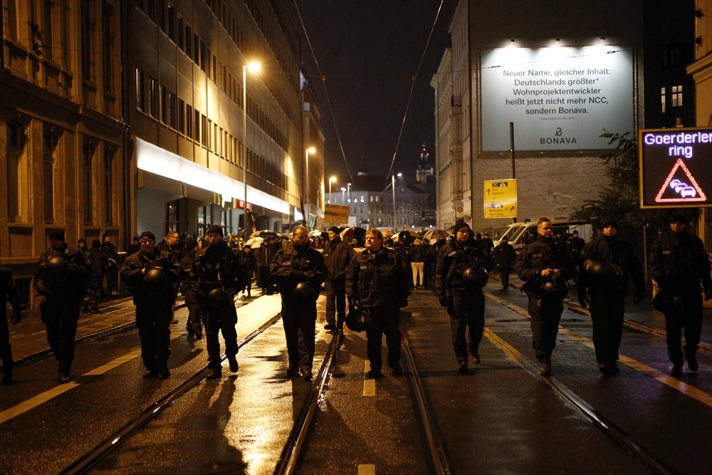 Polizeieinsatz bei Legida am 7. November 2016. Foto: L-IZ