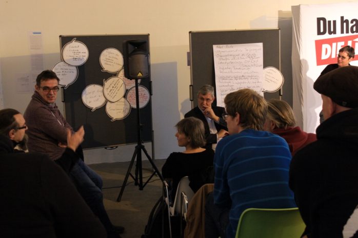 Und immer wieder den Geschichten lauschen, die die Teilnehmer bewegen. Foto: L-IZ.de