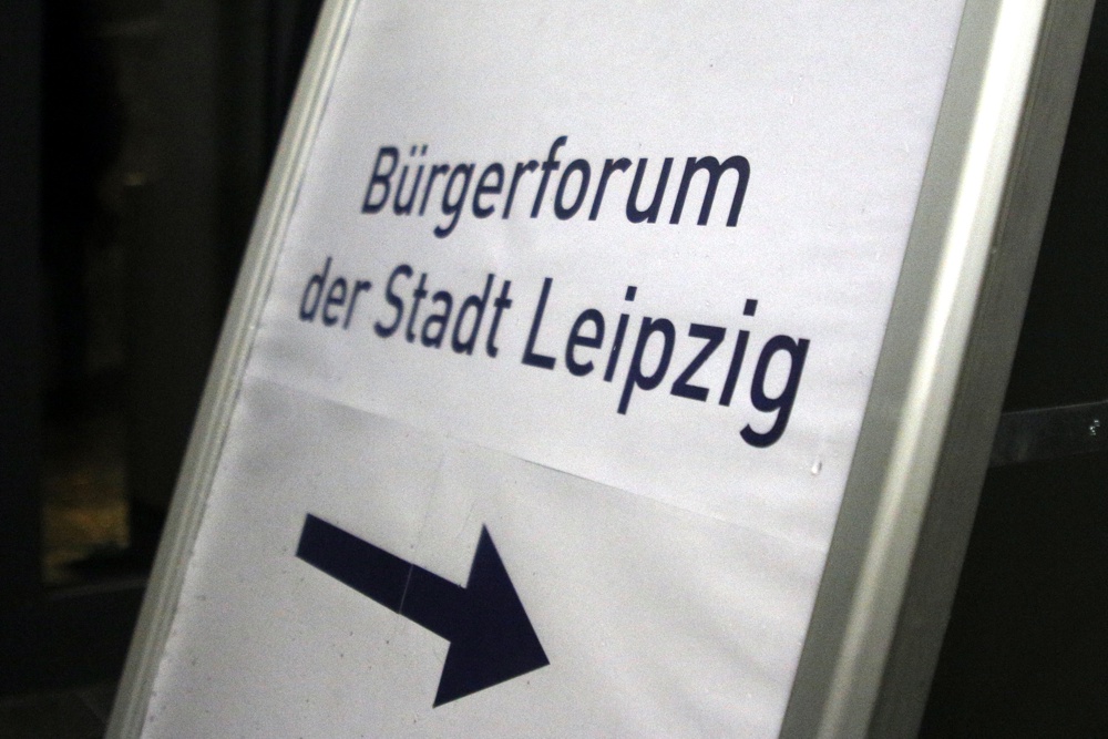 Das Bürgerforum als Förmchen. 70 Gäste trafen sich im Volkshaus. Foto: Alexander Böhm