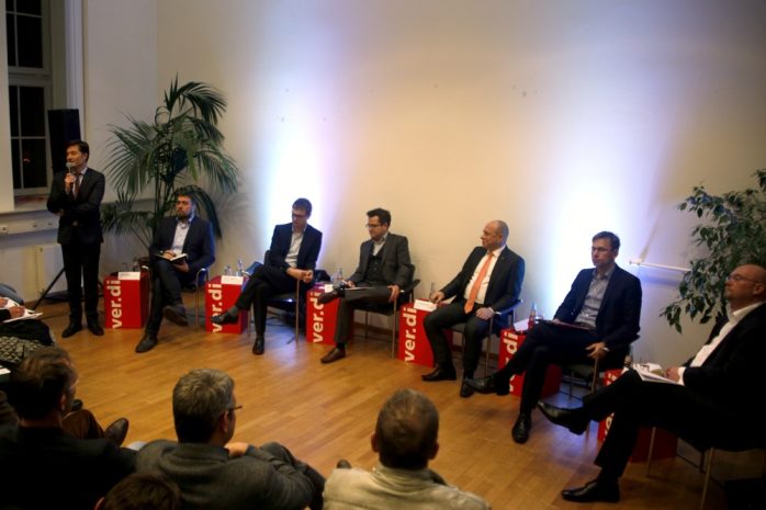 Die Runde (vlnr.) Uwe Wurlitzer (AfD), Valentin Lippmann (Grüne), Björn Meine (LVZ/Moderation), Dr. Thomas Feist (CDU), Holger Mann (SPD), Enrico Stange (Die Linke). Foto: Alexander Böhm