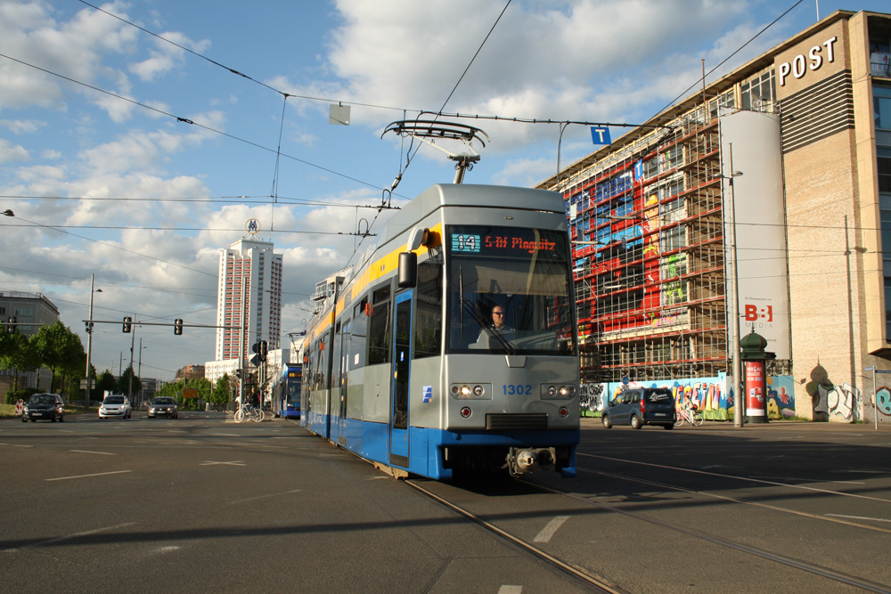 Linie 14 der LVB am Augustusplatz. Fpto: Ralf Julke