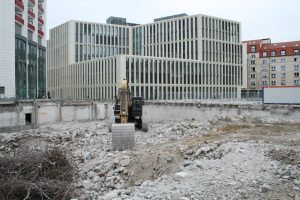 Baustelle für neue Wohnhäuser hinter der LWB-Zentrale - in diesem Fall noch keine Sozialwohnungen. Foto: Ralf Julke