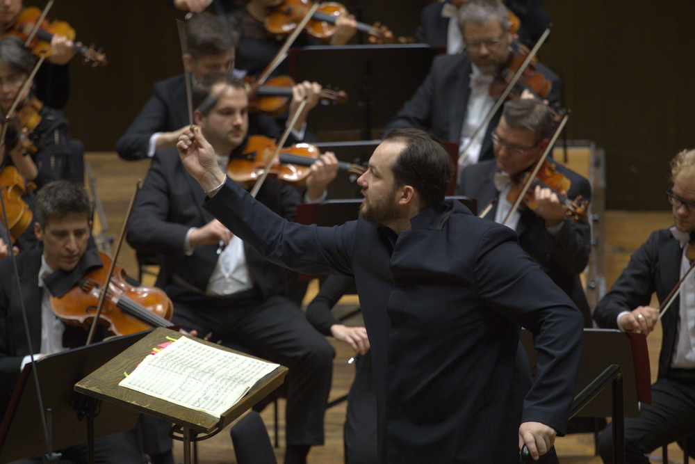Andris Nelsons und das Gewandhausorchester. Foto: Alexander Böhm