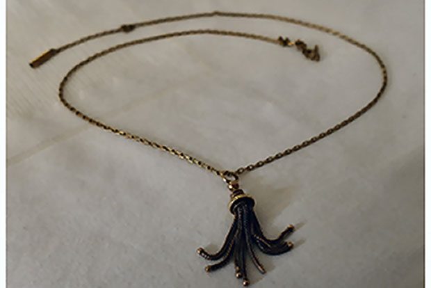 Eines der gestohlenen Schmuckstücke. Foto: PD Leipzig