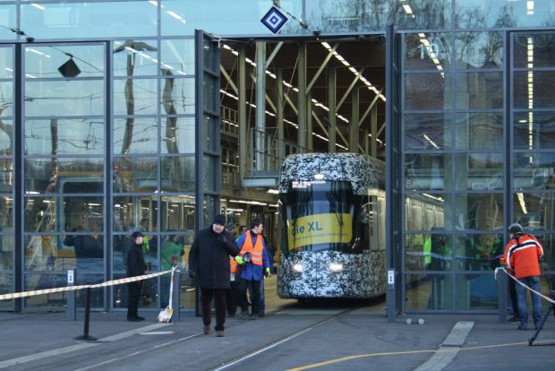 Das Tor ist offen, die Fahrt kann beginnen. Foto: Ralf Julke