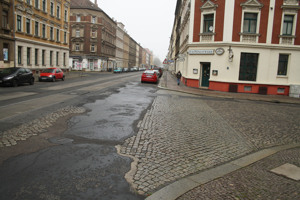 Blick von der Pfingstweide durch die Georg-Schwarz-Straße. Foto: Ralf Julke