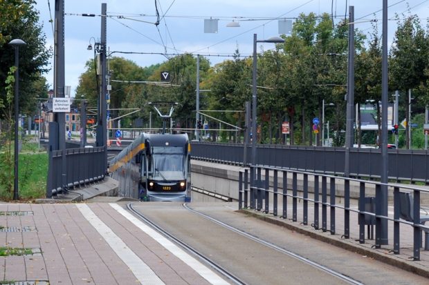 Wie bringt man den ÖPNV dauerhaft aus dem Tunnel? Haltestelle Waldplatz. Foto: L-IZ.de