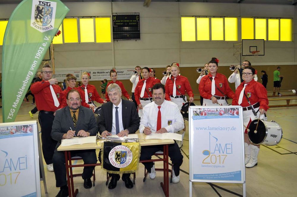Feierliche Vertragsunterzeichnung. Foto: Stadtfanfarenzug Markkleeberg e.V.