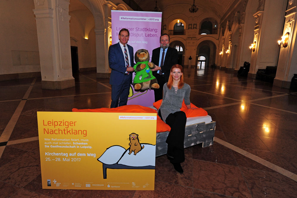 Burkhard Jung, Oberbürgermeister der Stadt Leipzig, Martin Henker, Superintendent im Kirchenbezirk Leipzig und Isabell Mittag, verantwortlich für die Privatquartiere beim Verein Reformationsjubiläum 2017. Foto: Olaf Jäger