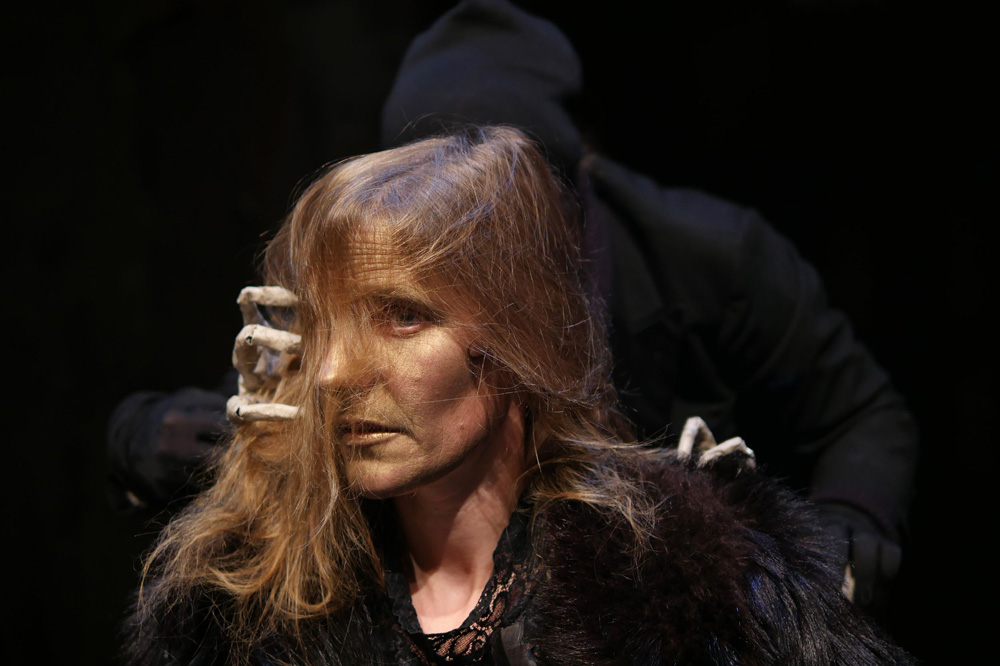 Etta Streicher in „Rabe. Chronik eines Halunken“. Foto: Thilo Neubacher