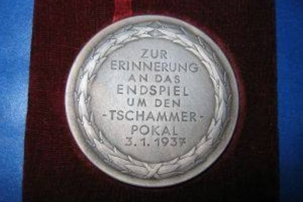 Gedenkmedaille zum Pokalendspiel am 3. Januar 1937. Quelle: privat
