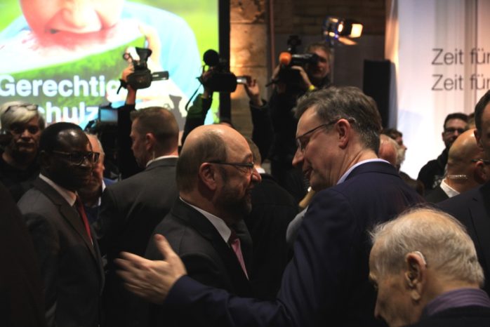 Vorher noch Händeschütteln und gute Laune. Foto: L-IZ.de