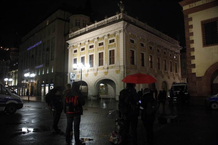 Protestkundgebung hinter der alten Börse. Foto: Alexander Böhm