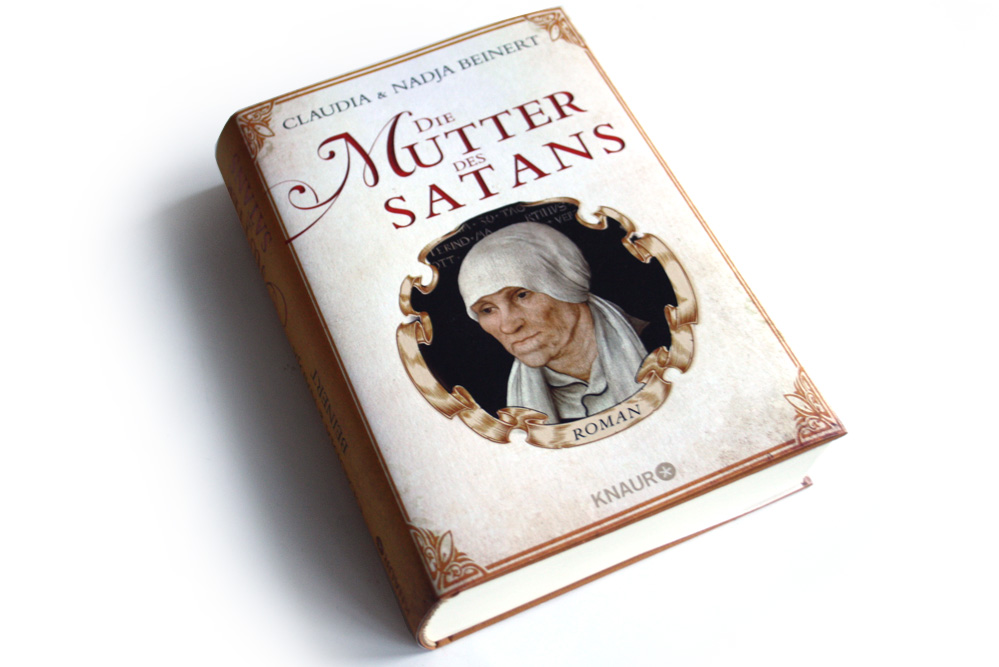 Claudia und Nadja Beinert: Die Mutter des Satans. Foto: Ralf Julke