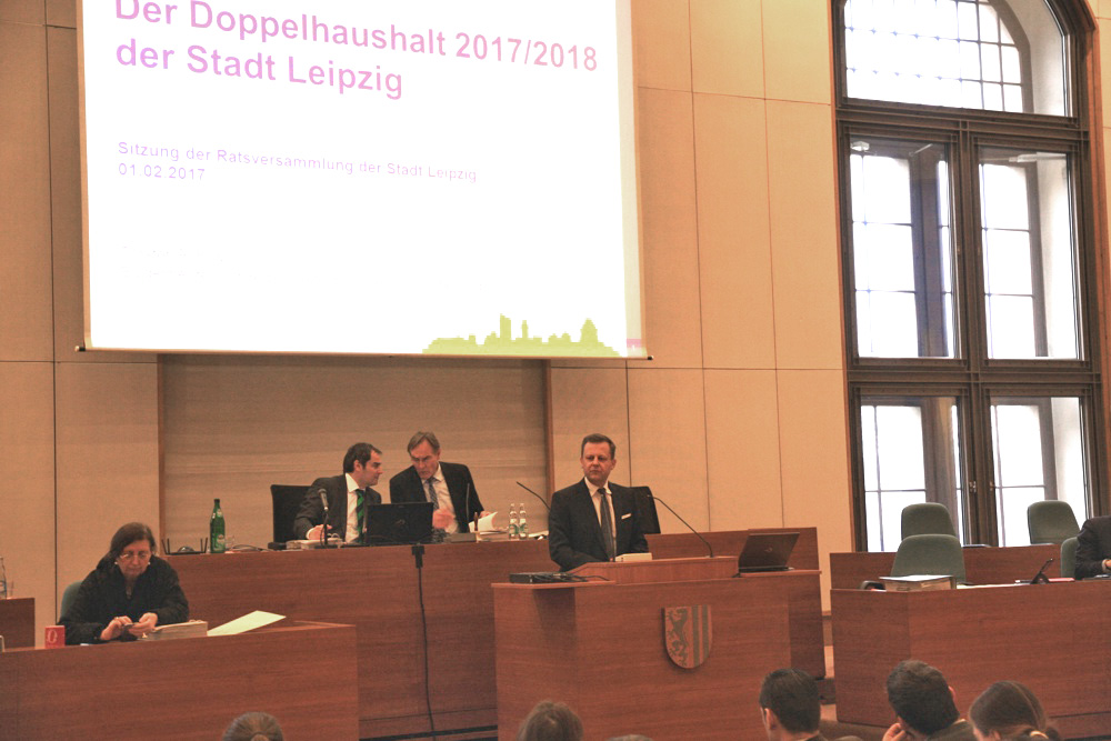 Finanzbürgermeister Torsten Bonew bei der Vorstellung des in den Ausschüssen verhandelten Doppelhaushaltes für Leipzig. Foto: L-IZ.de