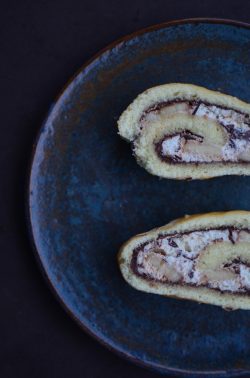 Bananen-Nugat-Biskuitrolle. Foto: Maike Klose