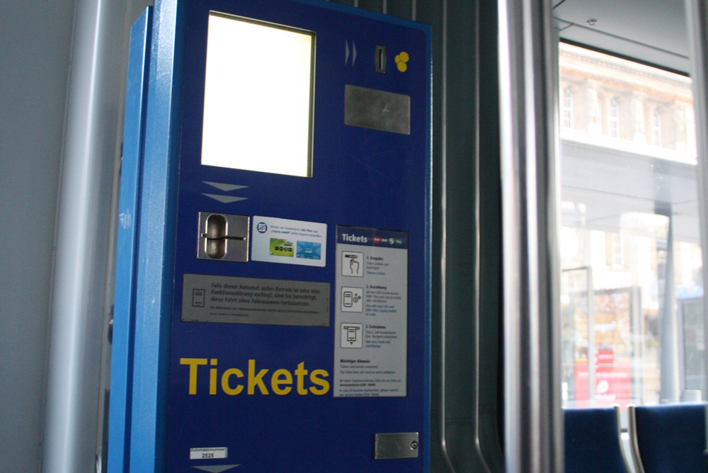Fahrscheinautomat mit Sendepause. Foto: Ralf Julke