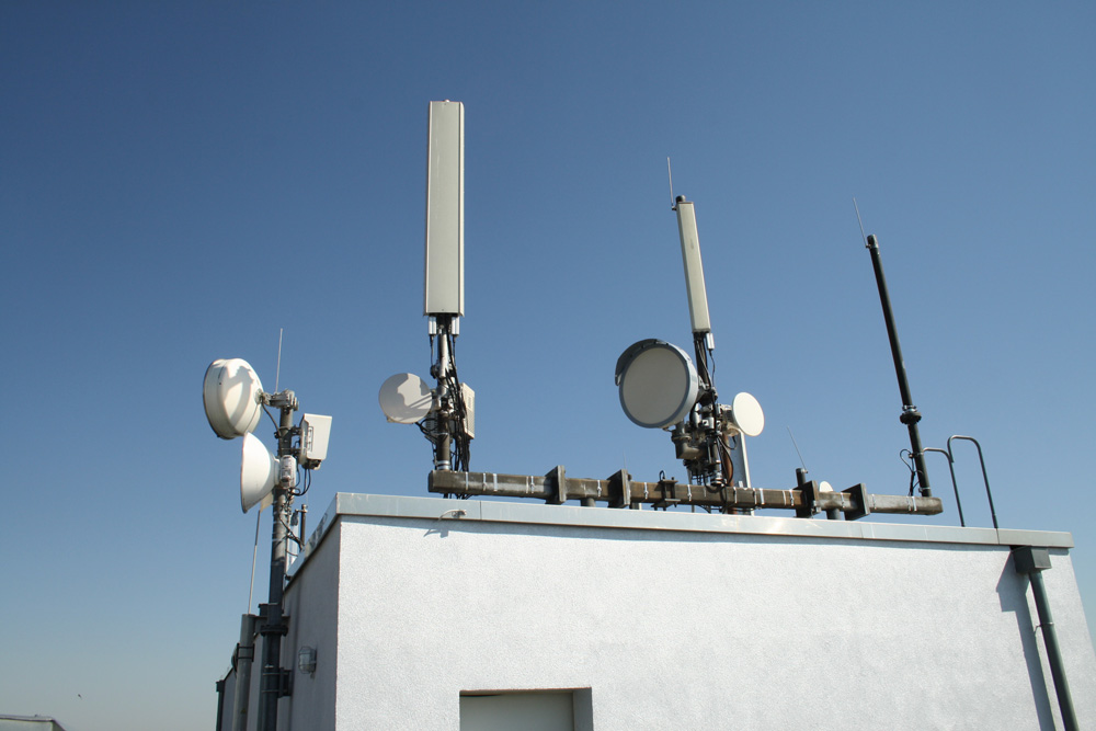 Mobilfunkanlage auf einem Leipziger Hochhaus. Foto: Ralf Julke