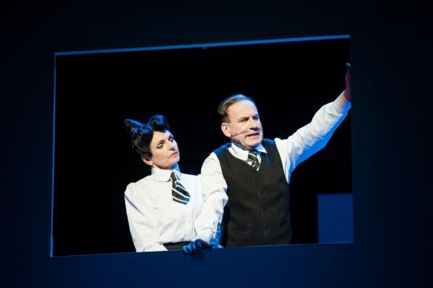 Barbara Zinn und Joachim Unger. Foto: Theater-, Oper und Orchester GmbH Halle, Anna Kolata