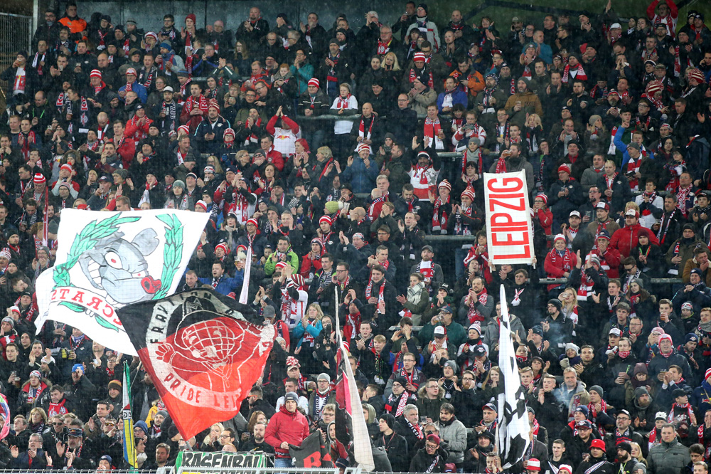 Auswärtsrekord der RB Fans mit 8.000 und unsaubere Aktionen seitens der BVB-Fans am 4. Februar 2017 in Dortmund. Foto: GEPA pictures/ Roger Petzsche