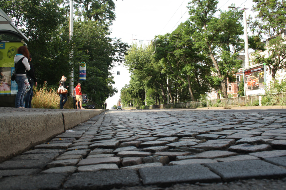 Das Pflaster der Riebeckbrücke. Foto: Ralf Julke