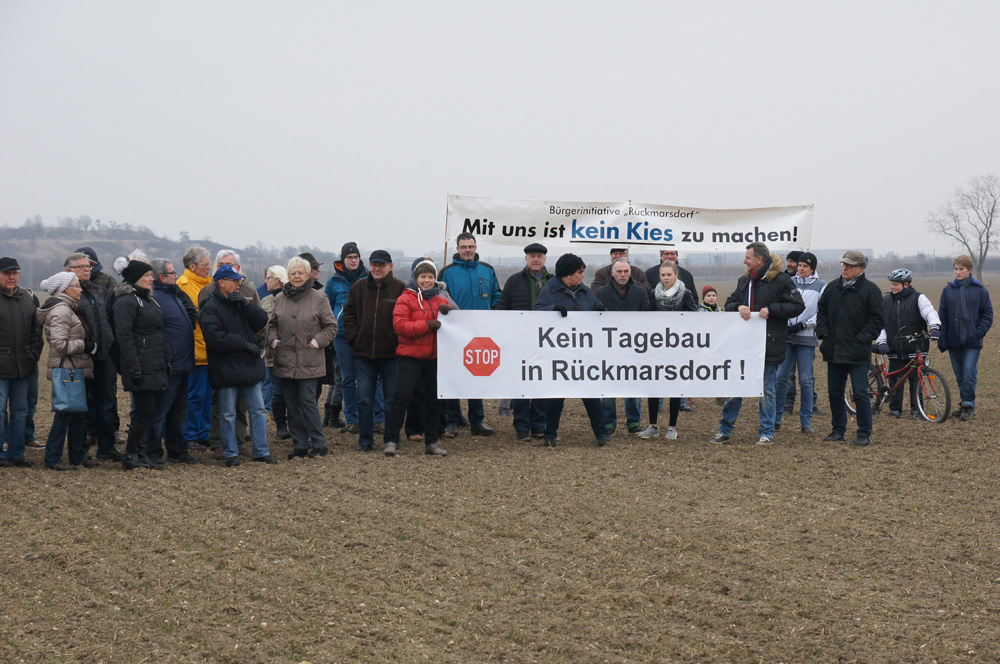 Protest gegen den geplanten Kiesabbau auf dem Acker bei Rückmarsdorf. Foto: BI Rückmarsforf