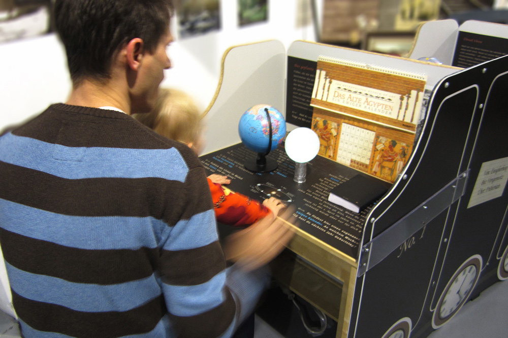 Blick in ein Experimentierabteil von „Ach du liebe Zeit!“. Foto: UNIKATUM