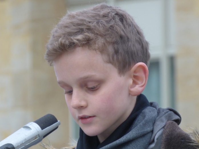 Ein 12-Jähriger Junge sprach am offenen Mikro. Foto: Lucas Böhme