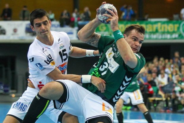 Kraftpaket Benjamin Meschke ist am Kreis von Zarko Sesum nicht zu halten. Foto: Jan Kaefer