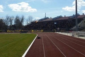 Mehr als 2.000 Lok-Fans begleiteten ihr Team nach Bischofswerda. Foto: Marko Hofmann