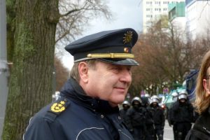 Leipzigs Polizeipräsident Bernd Merbitz war ebenfalls auf den Beinen und vor Ort. Foto: L-IZ.de