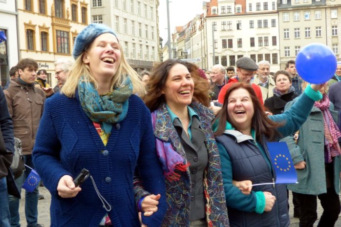 Europa macht auch gute Laune. Hier ua. mit Katharina Krefft (Die Grünen, l.). Foto: Lucas Böhme