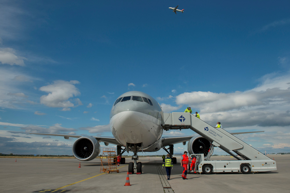 Boeing 777 Frachter am Flughafen Leipzig/Halle. Foto: Uwe Schoßig
