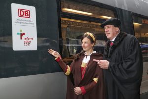 Mitteldeutsches S-Bahnnetz wirbt für Jubiläum „500 Jahre Reformation“ – Katharina von Bora und Martin Luther. Foto: DB AG/Jörg Bönisch