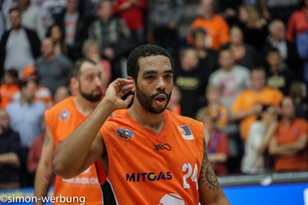 Andrew Warren ist mit 16,8 Punkten im Schnitt nun teaminterner Topscorer. Foto: simon-werbung