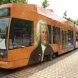 Hübsch beklebte Bach-Straßenbahn. Foto: Ralf Julke