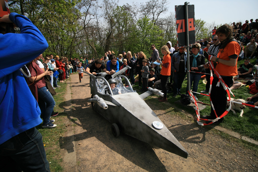 Die Rückkehr der LE-Jedi unterwegs im Sternenstürmer der Macht auf dem Weg zum 25. Olymp des Fockebergs | Seifenkistenrennen 2016. Foto: Louise Markweg