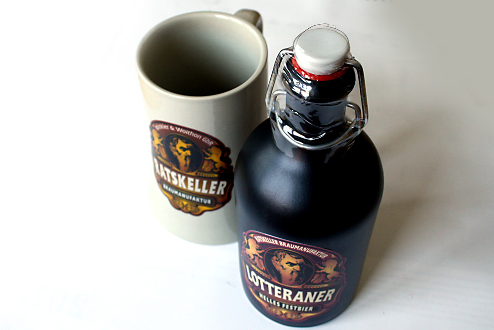 Bierseidel und Flasche „Lotteraner“. Foto: Ralf Julke