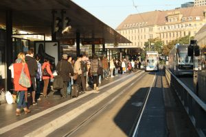 LVB-Haltestelle Hauptbahnhof. Foto: Ralf Julke