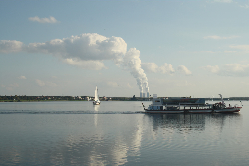 Cospudener See mit Passagierboot. Foto: Ralf Julke