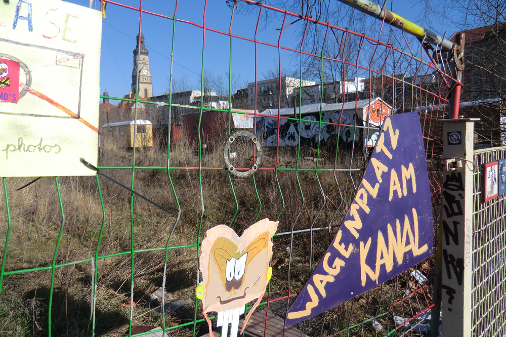 Dieser Wagenplatz musste umziehen: einstiger Wagenplatz am Kanal. Foto: Gernot Borriss