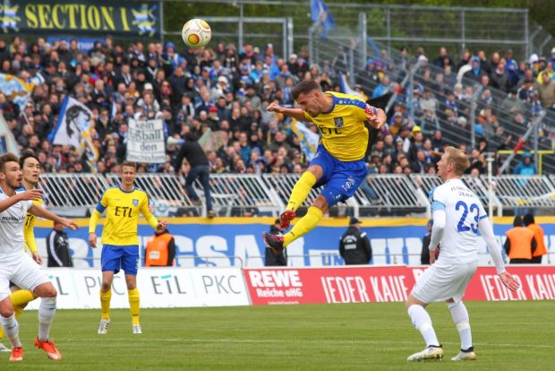 Kopfball des Leipzigers Christian Hanne. Foto: Jan Kaefer