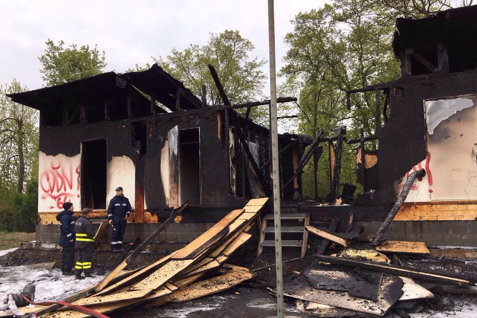 Der abgebrannte Container des FC Inter Leipzig am 21. April 2017. Foto: L-IZ.de