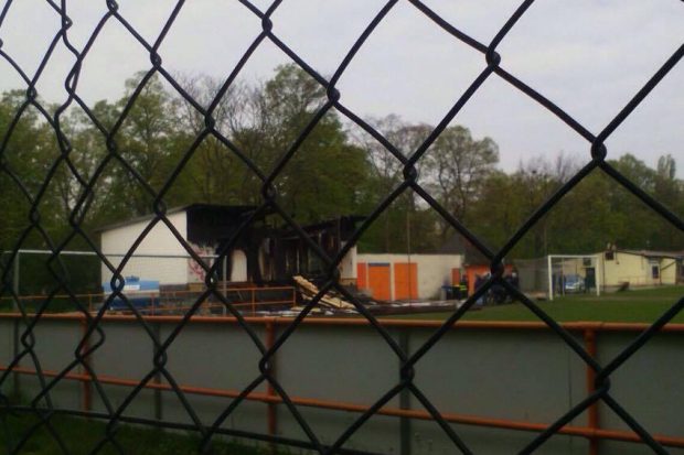 Der abgebrannte Container des FC Inter Leipzig am 21. April 2017. Foto: L-IZ.de